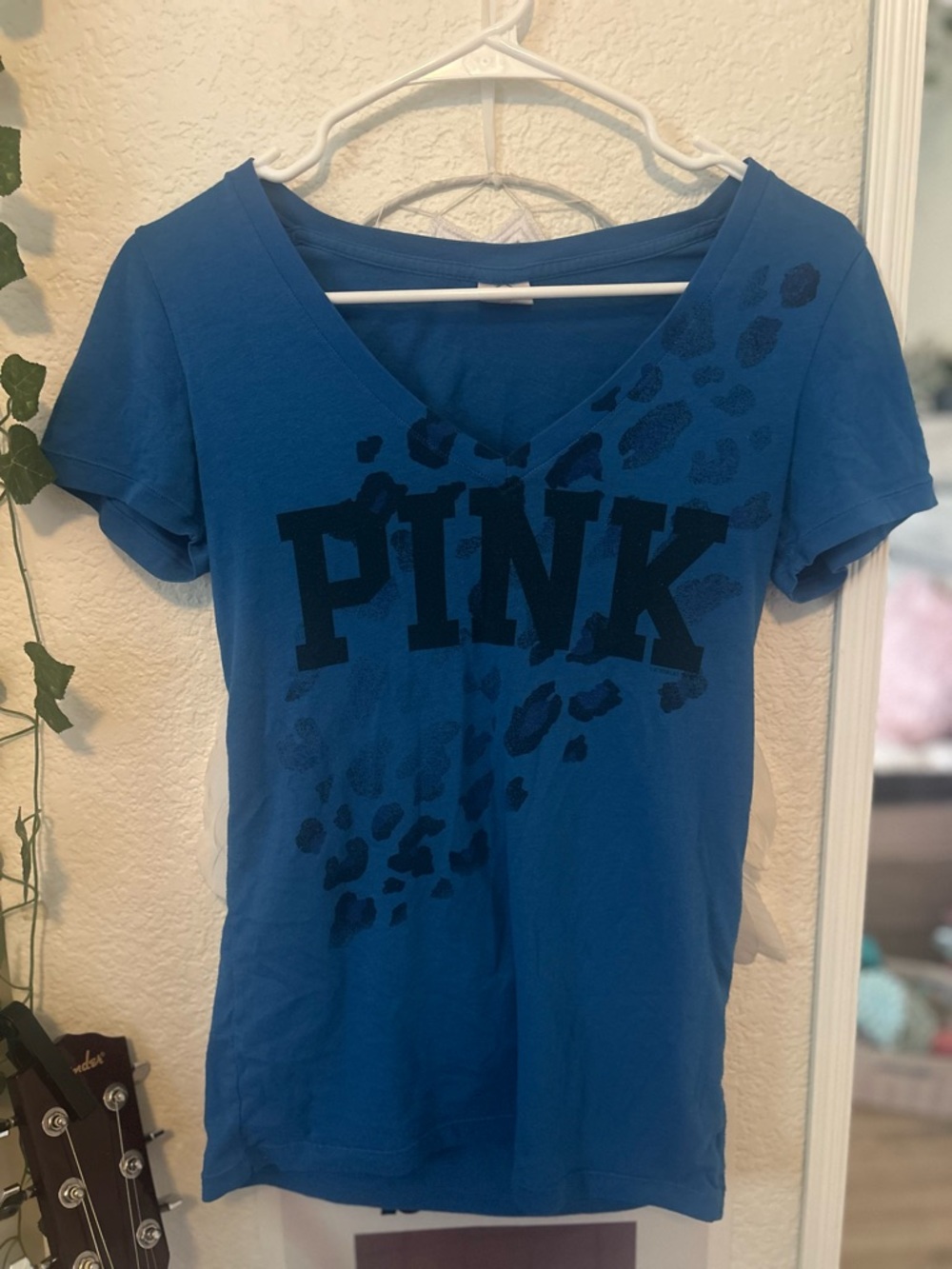 PINK Victoria's Secret V-Neck with Leopard Print in Blue